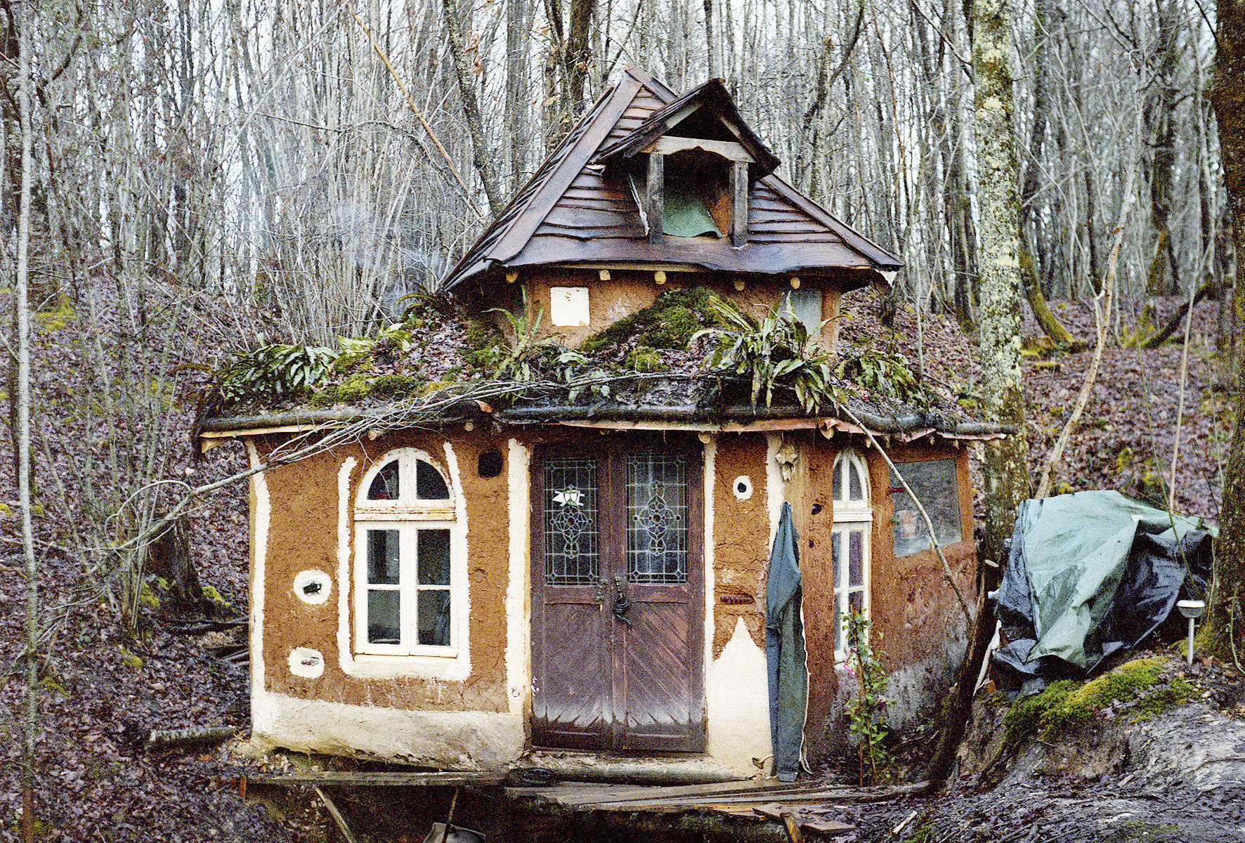 Légers-sur-la-Terre_Myrtille-Visscher_cabane